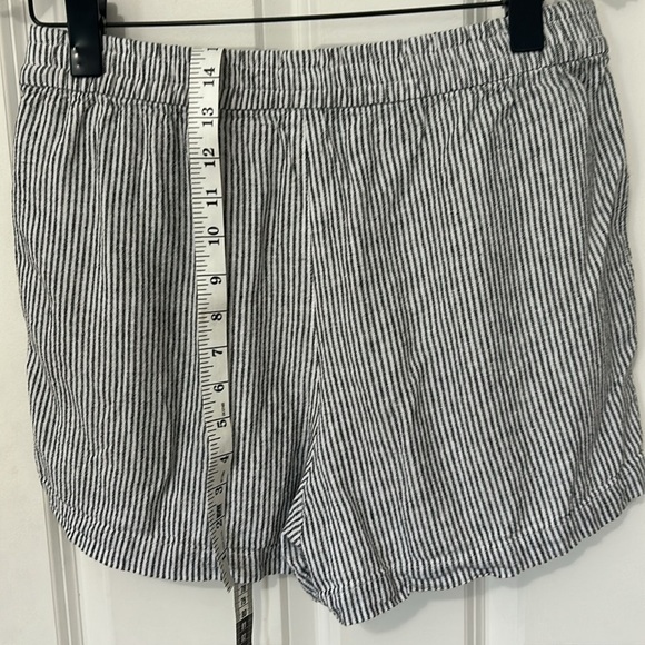 J. Crew Black and White Striped elastic High Waist Shorts size small - Picture 5 of 6